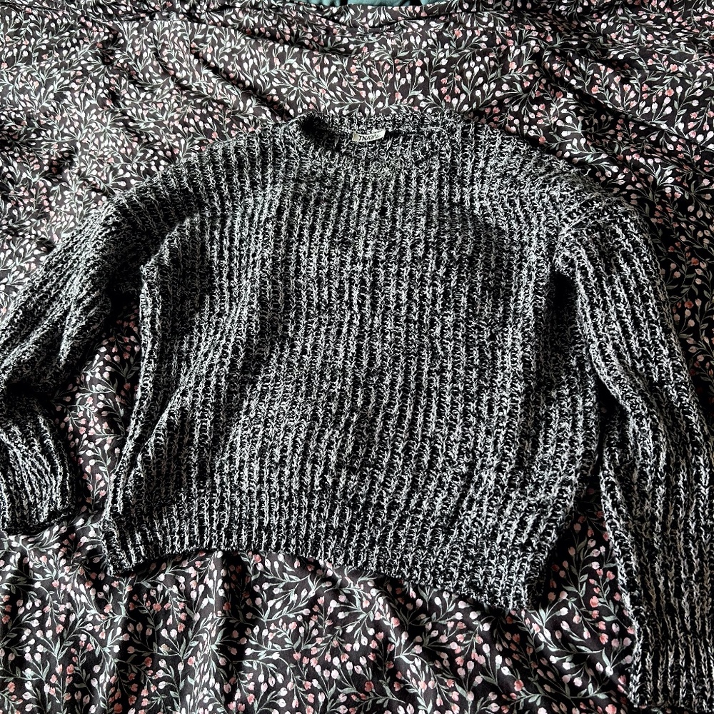 Aritzia TNA black and white knit sweater size small